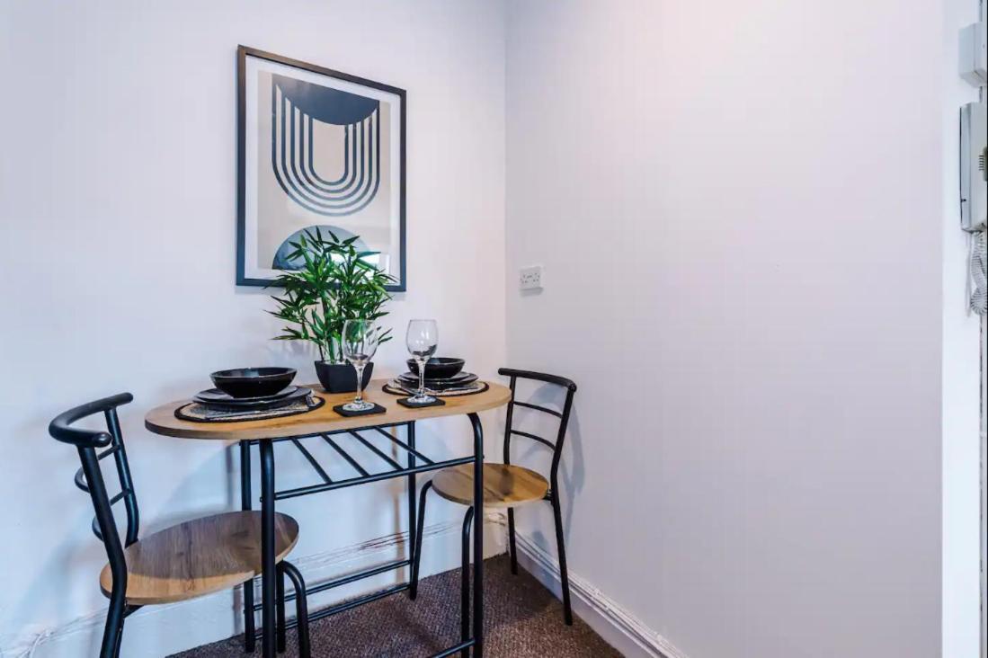 Cozy And Stylish 1 Bedroom Flat In Apartment