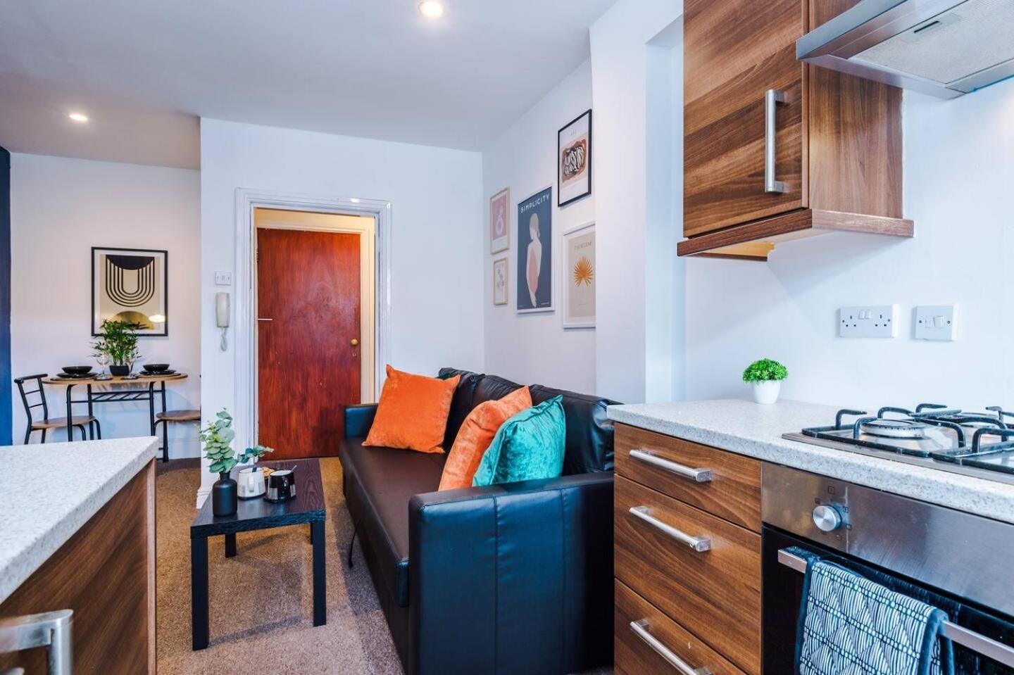 Cozy And Stylish 1 Bedroom Flat In Apartment Warrington