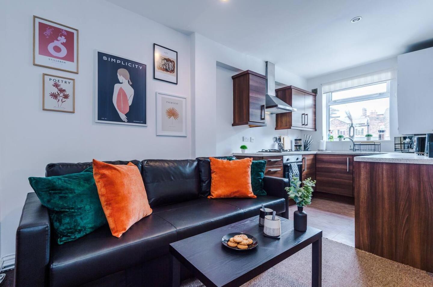 Cozy And Stylish 1 Bedroom Flat In Apartment *