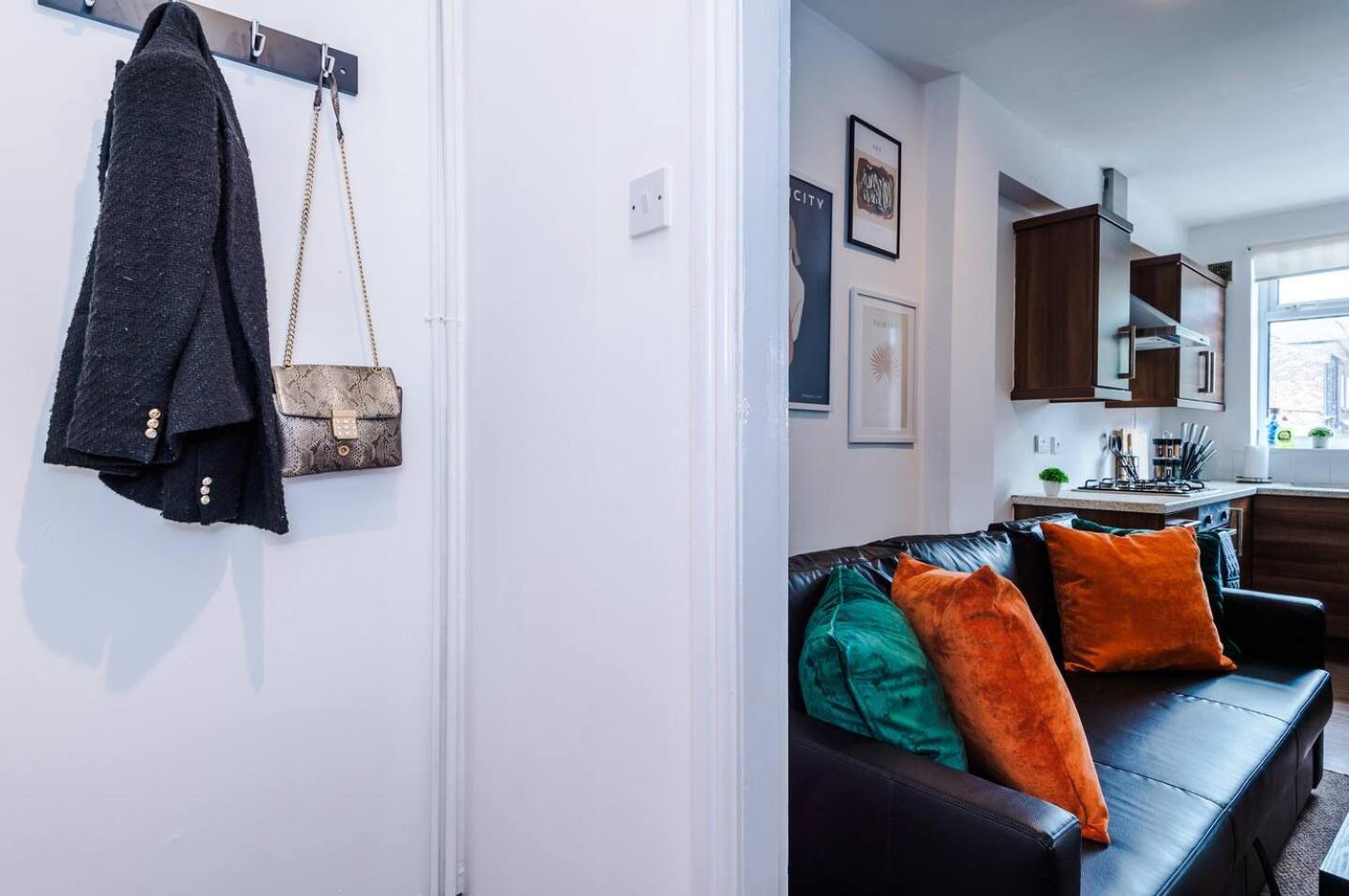 Cozy And Stylish 1 Bedroom Flat In Apartment