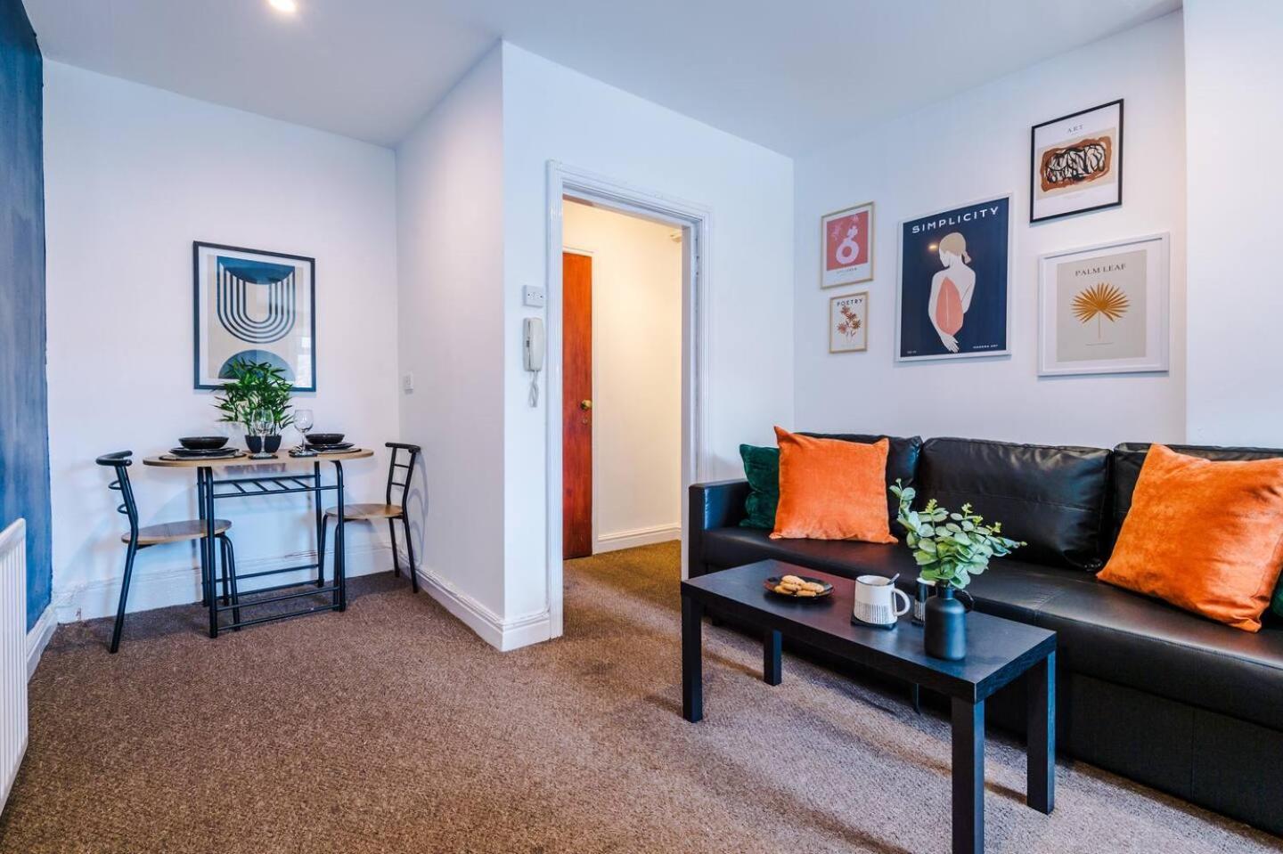 Cozy And Stylish 1 Bedroom Flat In Apartment